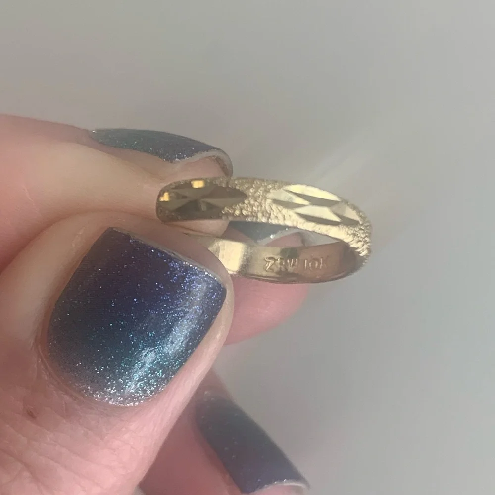 10K Gold Toe Ring Band | Textured Diamond Cut Design | Real Gold Minimalist - Picture 3 of 7